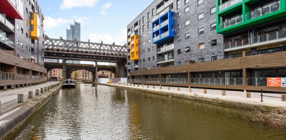 A canal in Potato Wharf